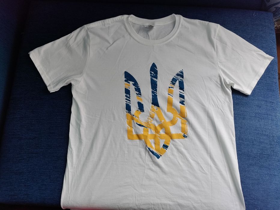 Футболки з гербом України