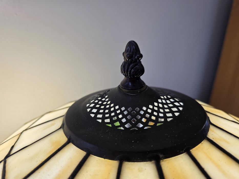Duża lampa podłogowa Tiffany – piękny witraż kwiatowy, stabilna