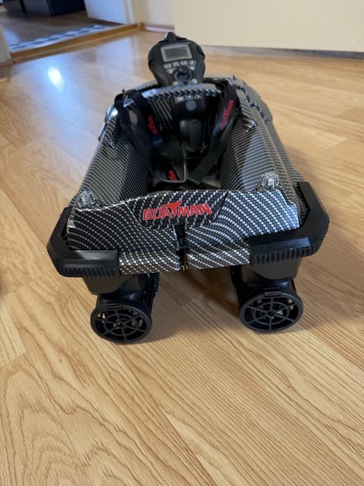 Łódka zanętowa Boatman VULCAN GPS CARBON