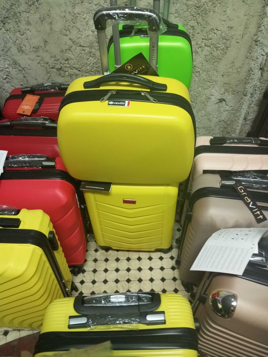 walizka mała kabinowa z abs na 4 kołach podróżna