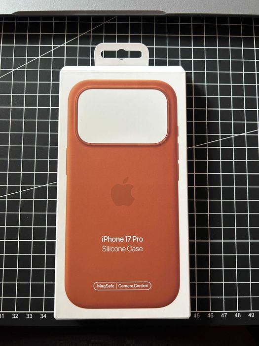 Silikonowe etui z MagSafe do iPhone’a 17 Pro – terakota
