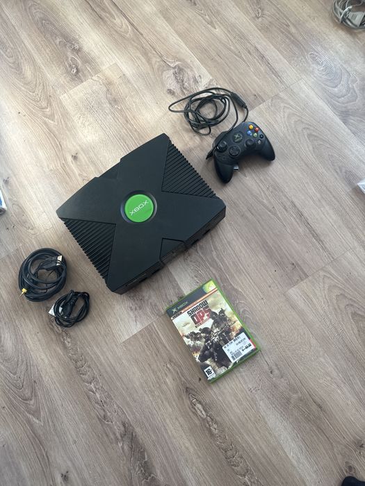 Microsoft Xbox Classic Konsola plus okablowanie plus pad plus gra