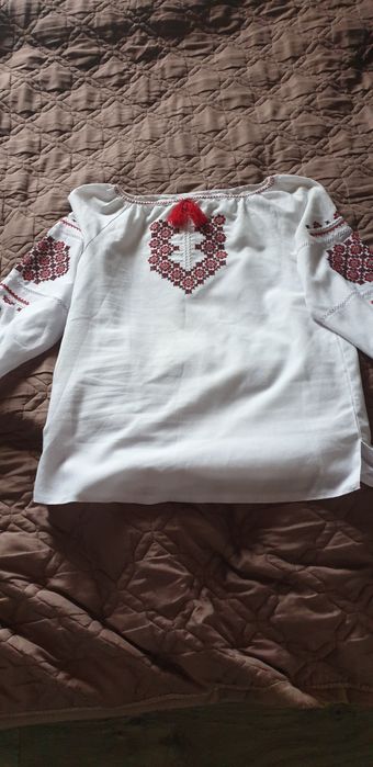 Жіноча вишиванка