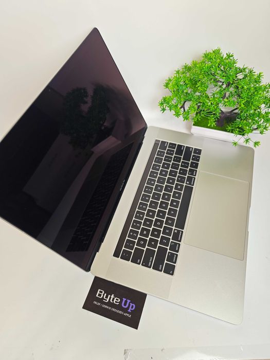 Apple MacBook Pro 15" (A1990, 2018) – i9 / 32GB RAM / 1TB SSD | ByteUp