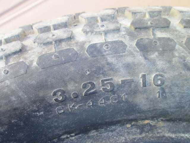 Pneu   de  mota   325  16