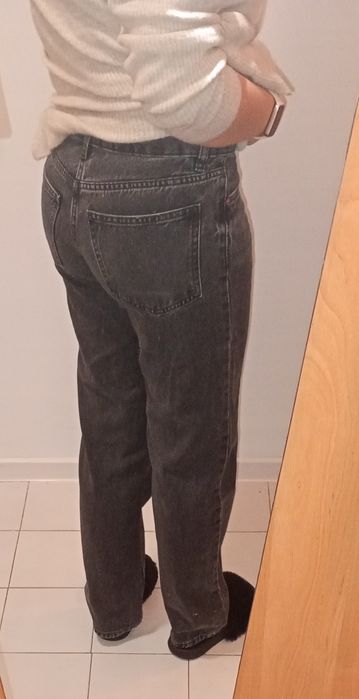 Perfect jeans rozmiar 36 szare proste nogawki niewysoki stan
Nie mają