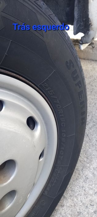 2 Pneus usados 215/70r15 piso suficiente para passar na inspecção.