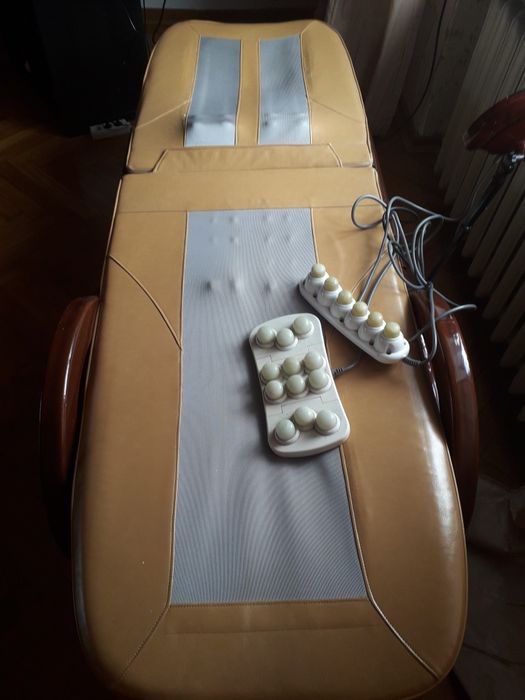 Łóżko masujące z kamieniami nefrytowymi