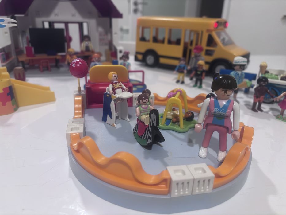 Lote Playmobil Escola + Autocarro Escolar + Parque