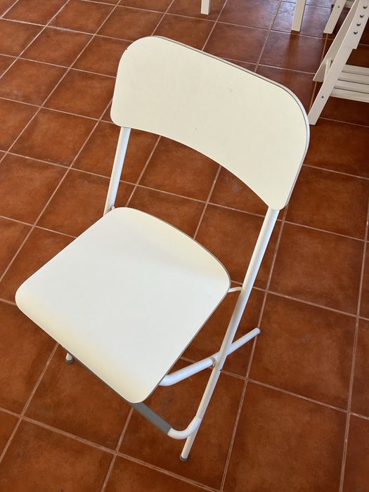4 bancos brancos ikea