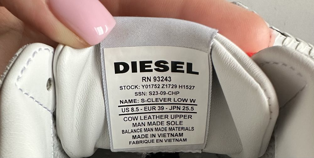 Жіночі білі шкіряні кросівки Diesel. Розмір 39