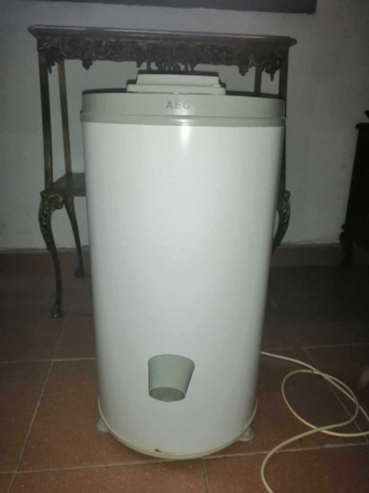 Máquina Centrifugadora Marca AEG