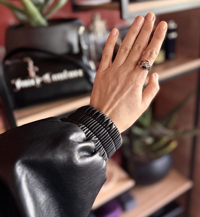 Кожаная женская  куртка бомбер