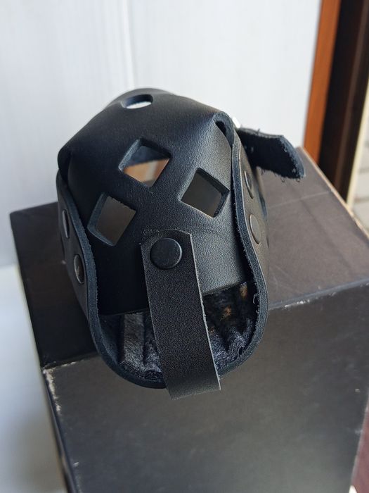 Собачий ошейник и намордник