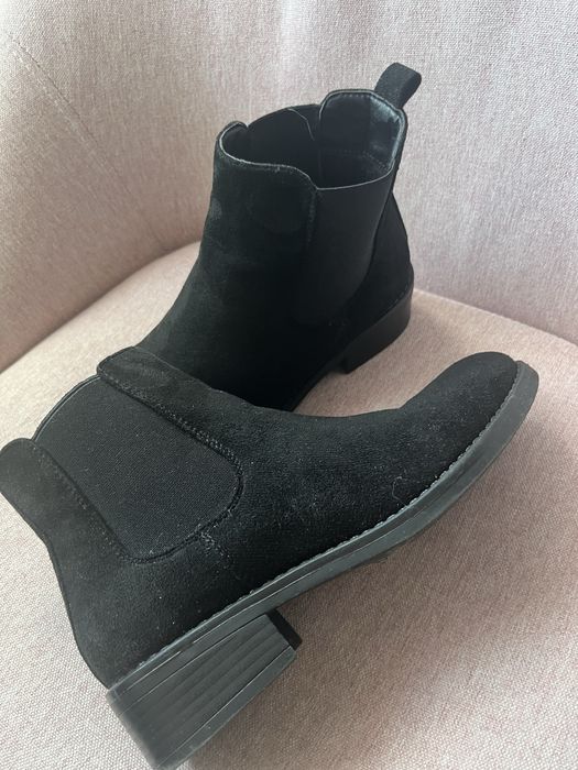 Czarne zamszowe botki 37 sztyblety