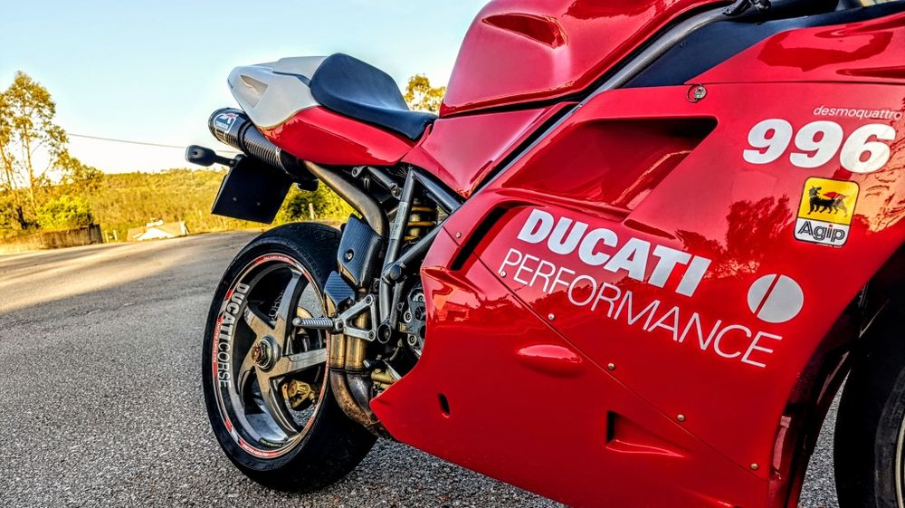 Vendo belíssima Ducati 996