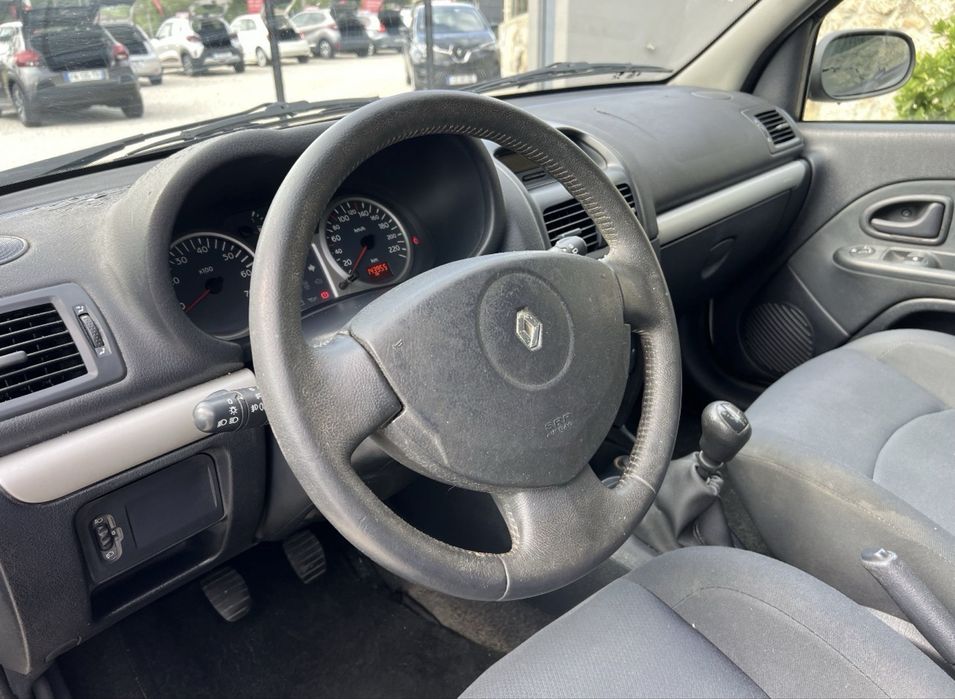Renault Clio 1.2 16V vendo ou troco por Mota.