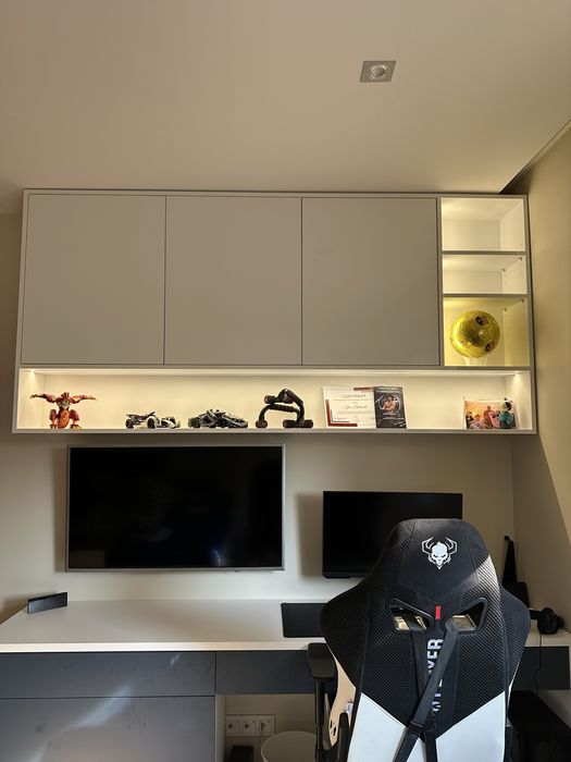 Szafka  szafa biala wiszaca  w polysku z miejscem na led ledy ikea