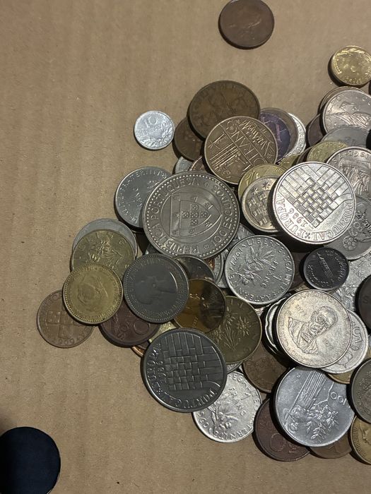 Lote de 100 moedas do mundo