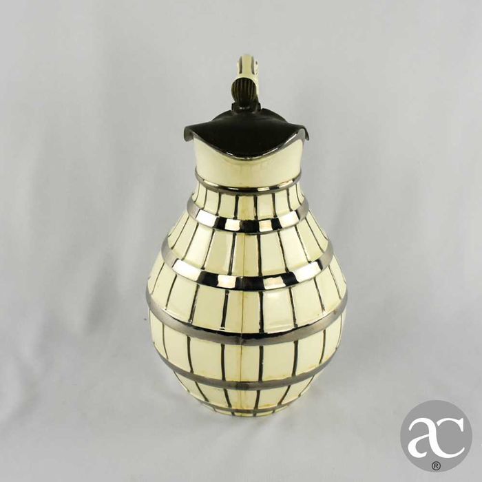 Jarro inglês em pó de pedra, tampa em estanho, finais do século XIX