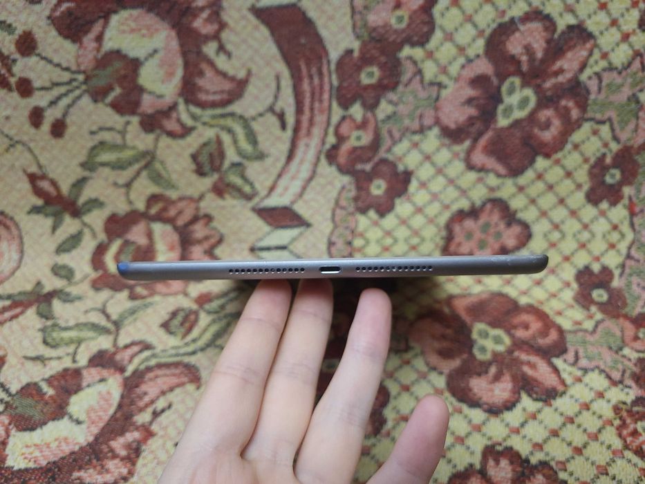 iPad 9.7" 5gen 2017 iOS 16 32 ГБ планшет apple