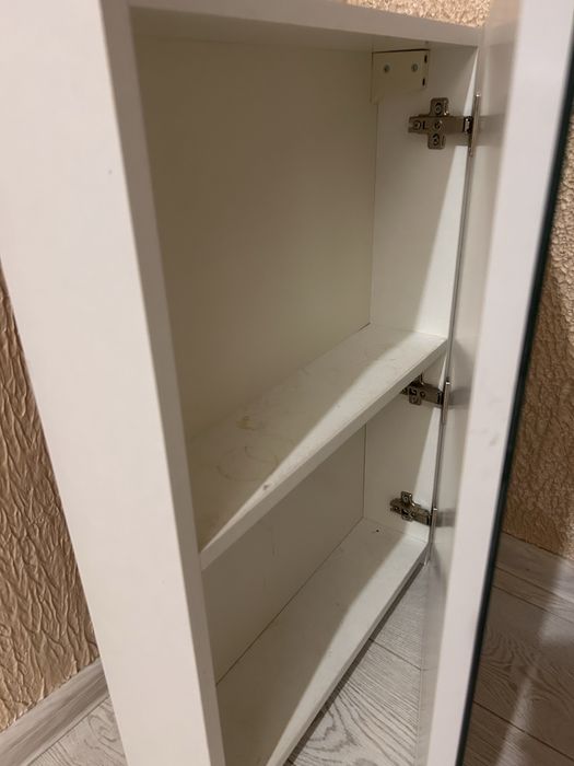 Шкафчик с зеркалом в ванную б.у