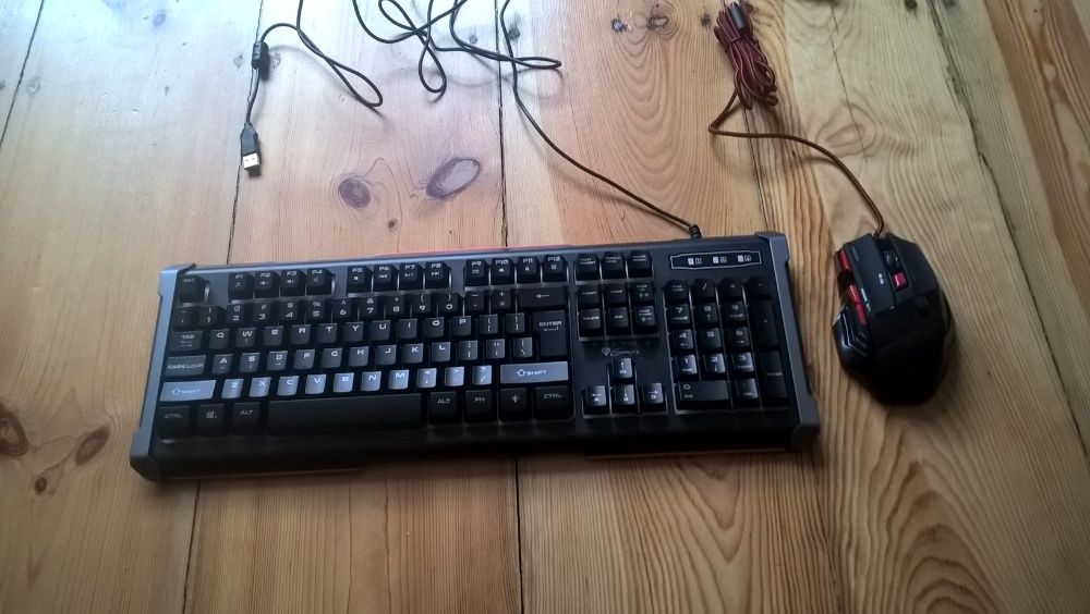Dla gracza intel i7 3770k3.5GHz 10GB RAM RX570 4GB ssd 120GB hdd 1TB