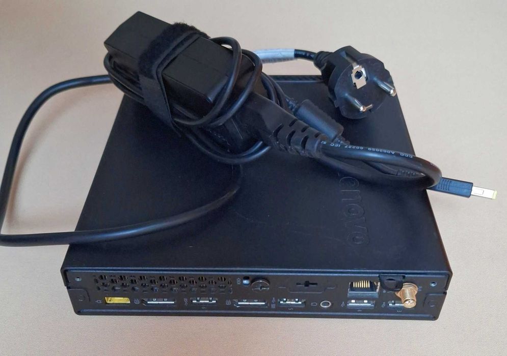 Mini komputerek Lenovo M715q Tiny procesor Ryzen 3 2200GE z WiFi