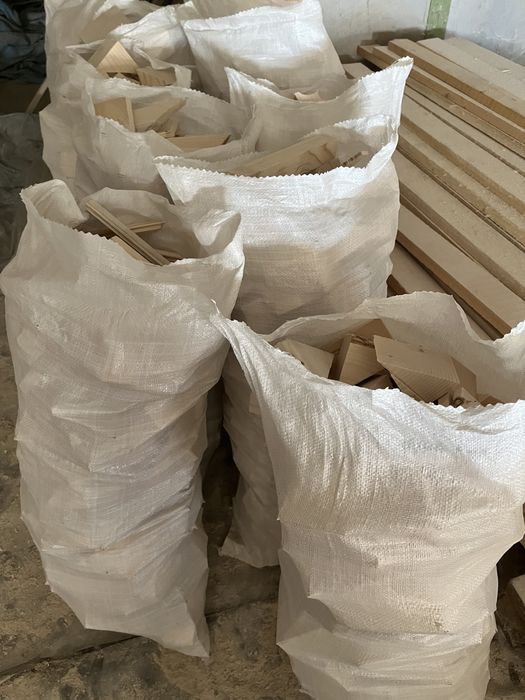 Сухе дерево, відходи, дрова