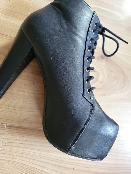 Buty lity na obcasie