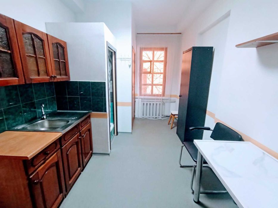 Аренда красная линия  М. Грушевского 56м кв.