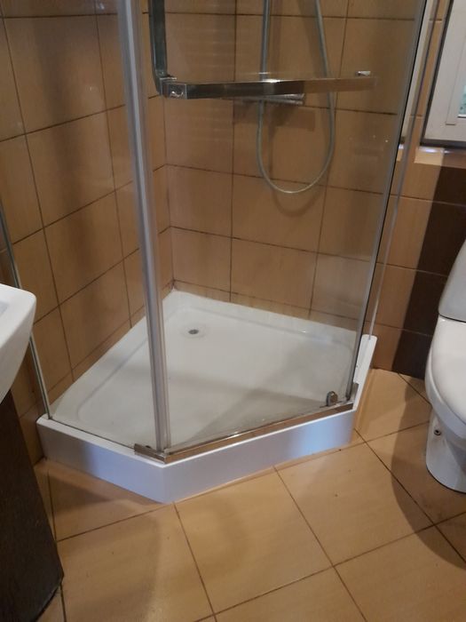 Kabina prysznicowa 90x90 z brodzikiem