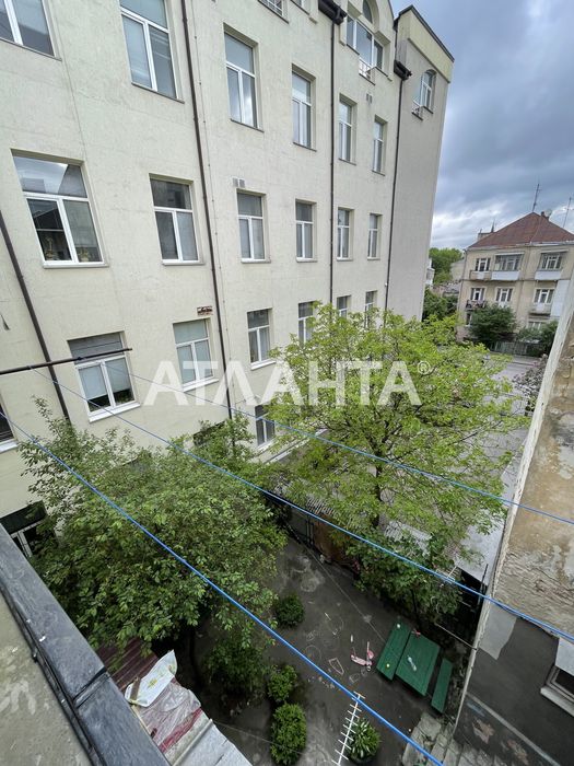 Продаж 2х к квартири ближній центр Львів! Привокзальна площа!