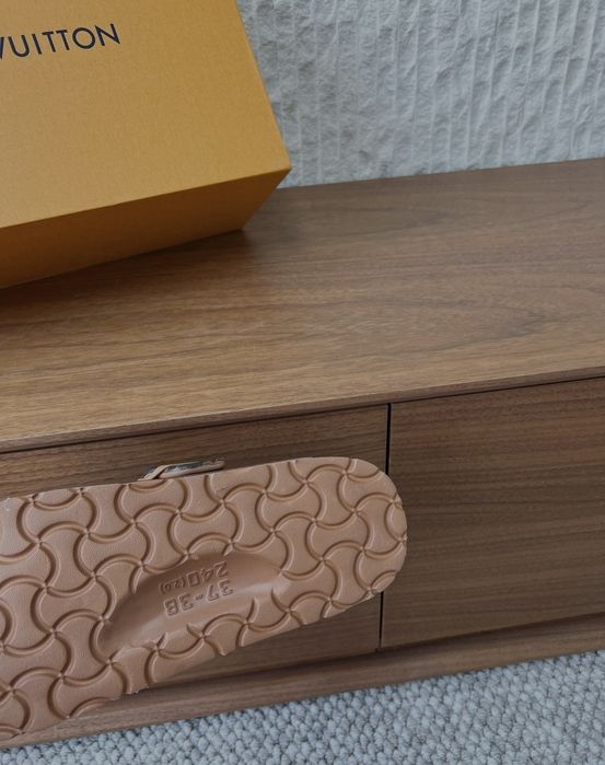 Louis Vuitton klapki damskie i męskie skórzane wsuwane