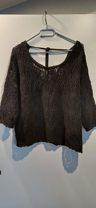 Ażurowy sweterek damski Reserved.