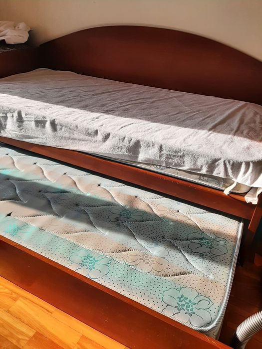 Cama de solteiro convertível em cama de casal