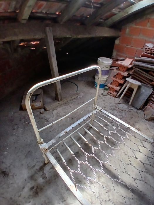 Cama ferro solteiro