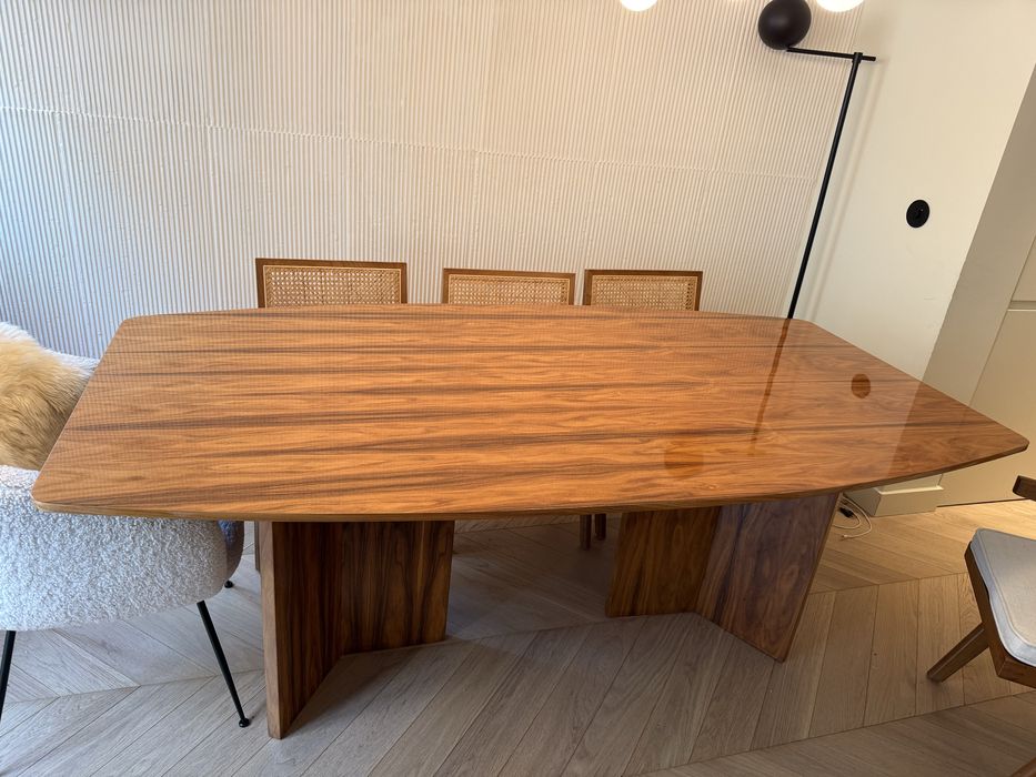 Mesa de madeira maçica