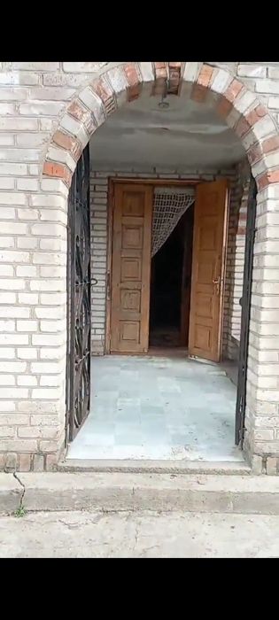 Продаж двоповерхового будинку