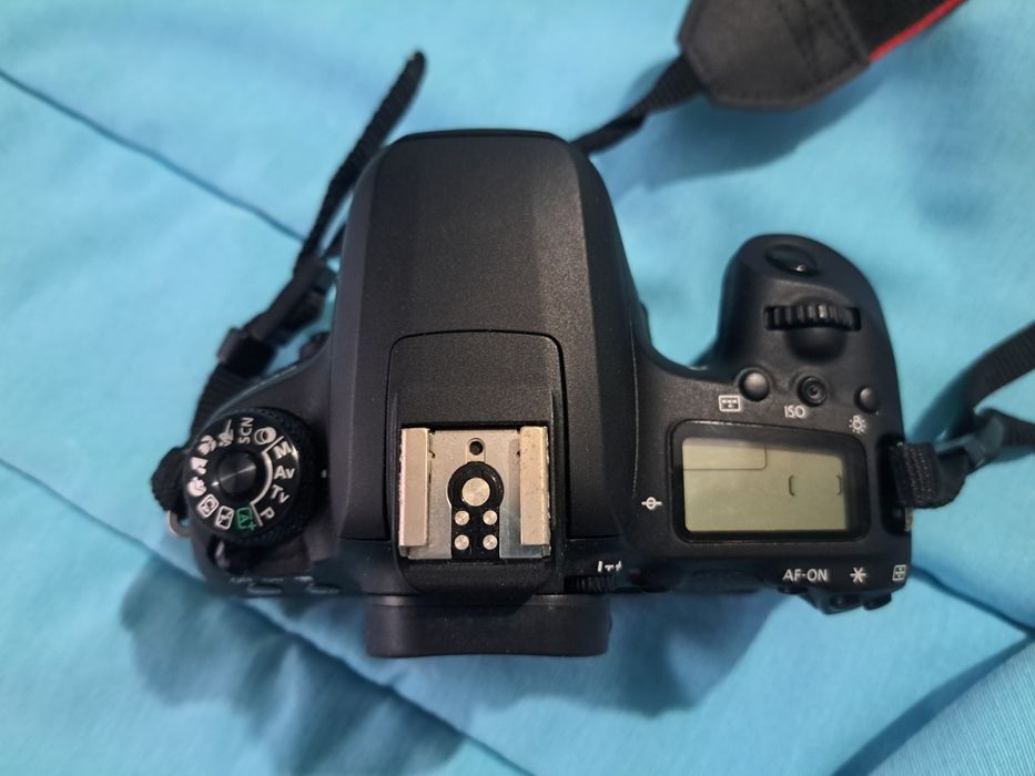 Canon 77d + lente 18-200