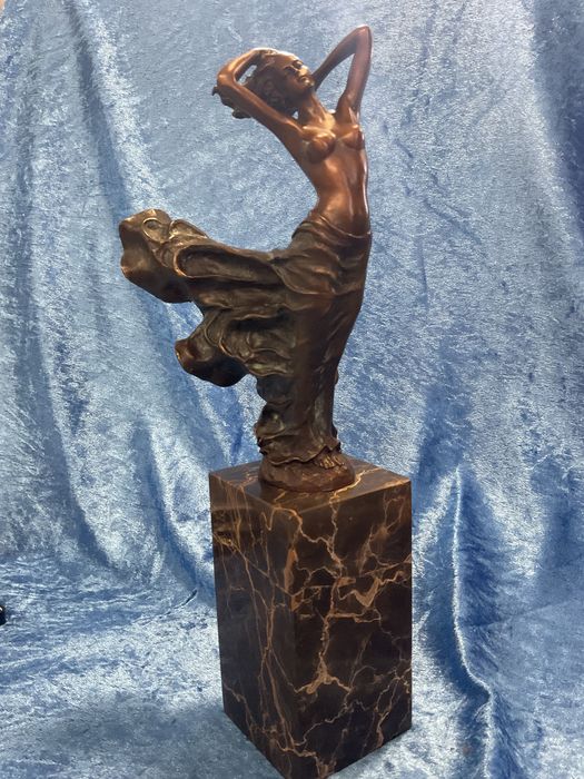 Escultura bronze altura 32 cm    Mais anúncios abaixo