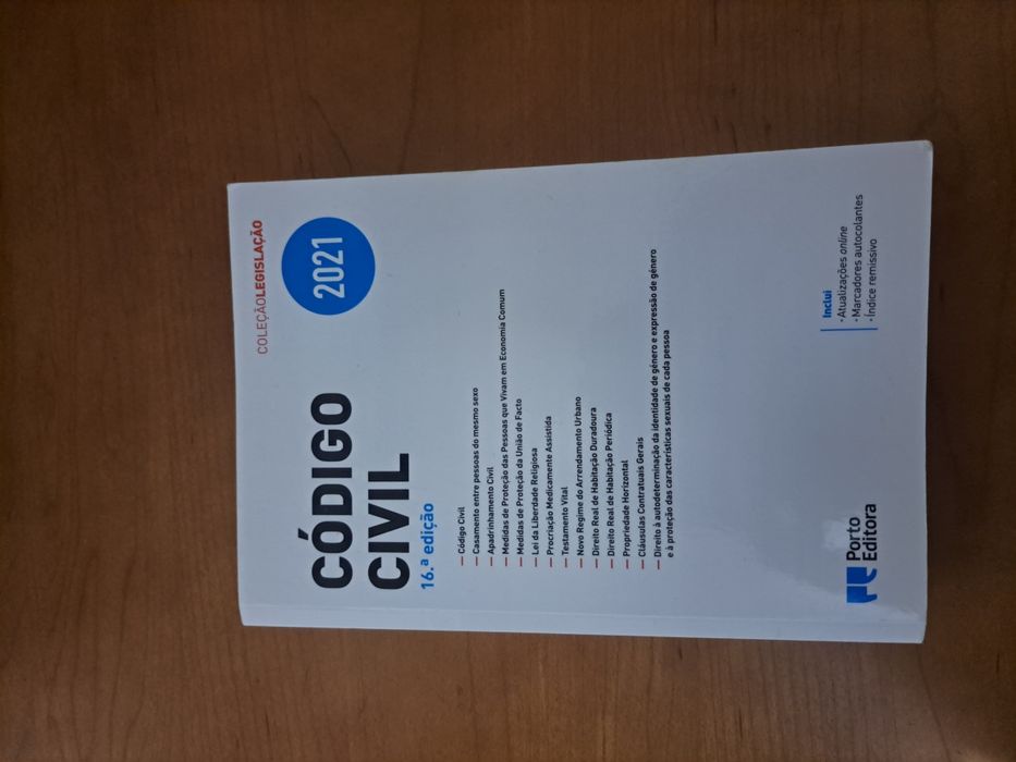 Livros de direito e Dicionário de espanhol