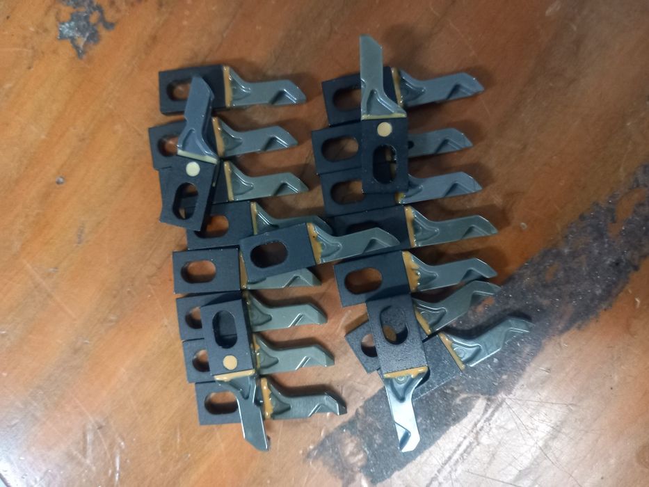 Guia fios de enchimento para teares circulares.