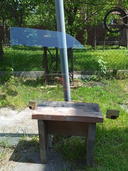 Субару леон переднє праве скло,