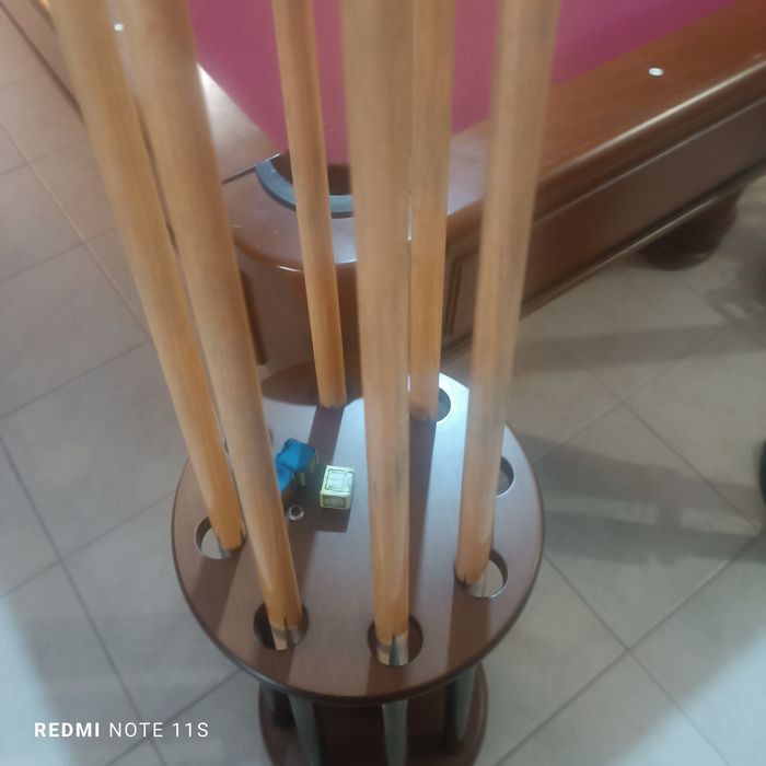 Mesa Snooker  com 8 tacos e suporte tacos