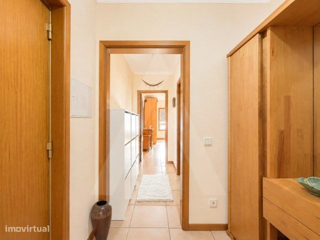 Apartamento T1 com garagem fechada na Praia da Barra