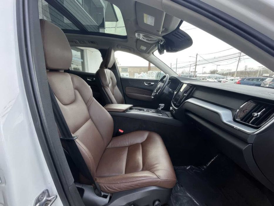 Volvo XC60 T6 Momentum      2019