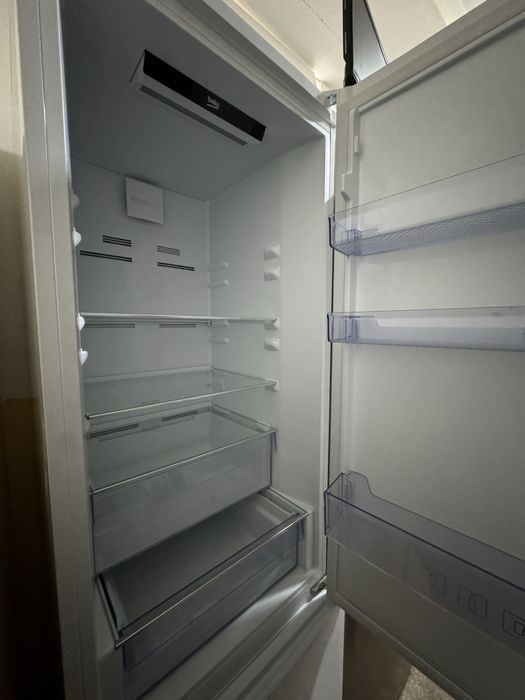 Холодильник з морозильною камерою Beko