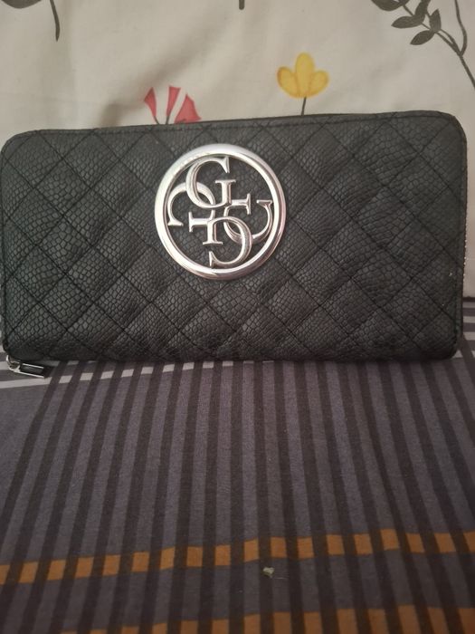 Продам женский кошелек guess