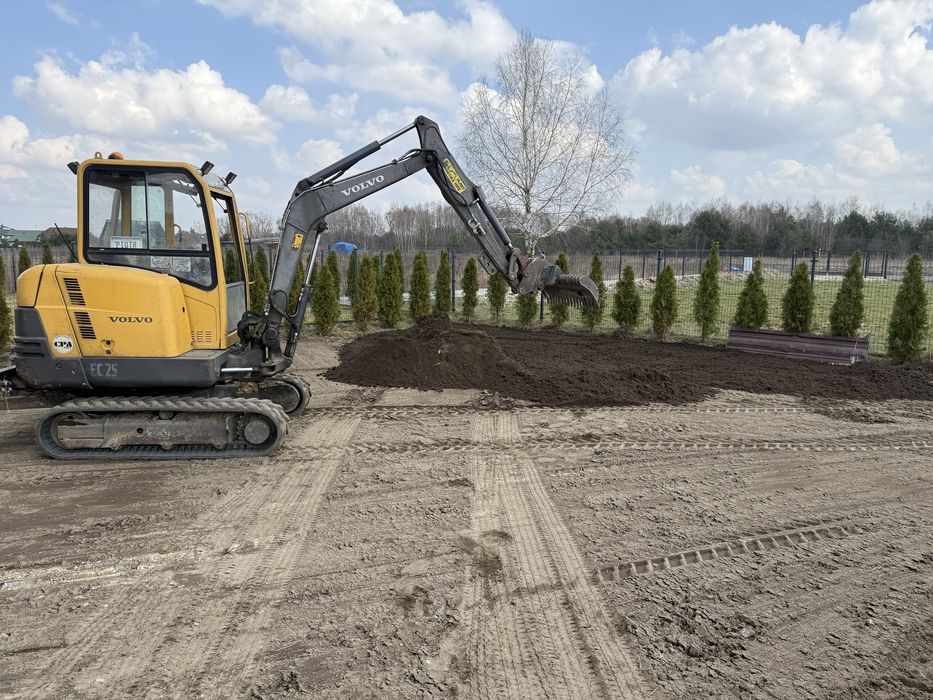Usługi minikoparką 2.7t